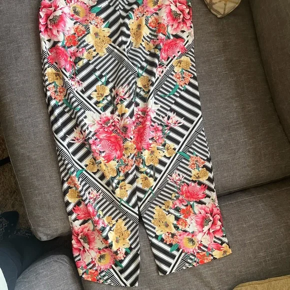 Jealous Tomato Women’s Black White Floral Tapered Pants Size L - Picture 3 of 5